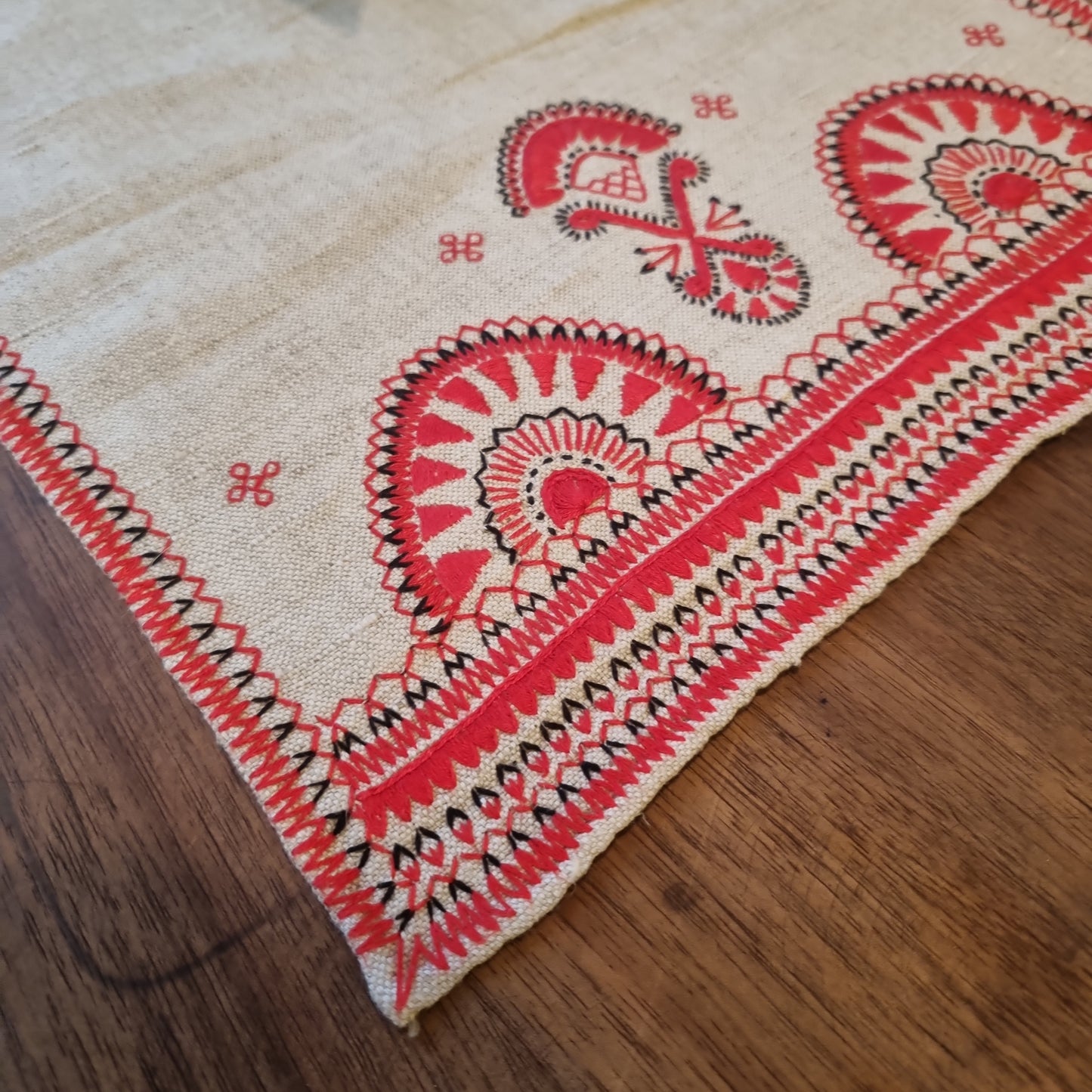 🤍Antike,alte Handgemachte Tischdecke bestickt rot 70x30cm Vintage Landhaus French Tischläufer