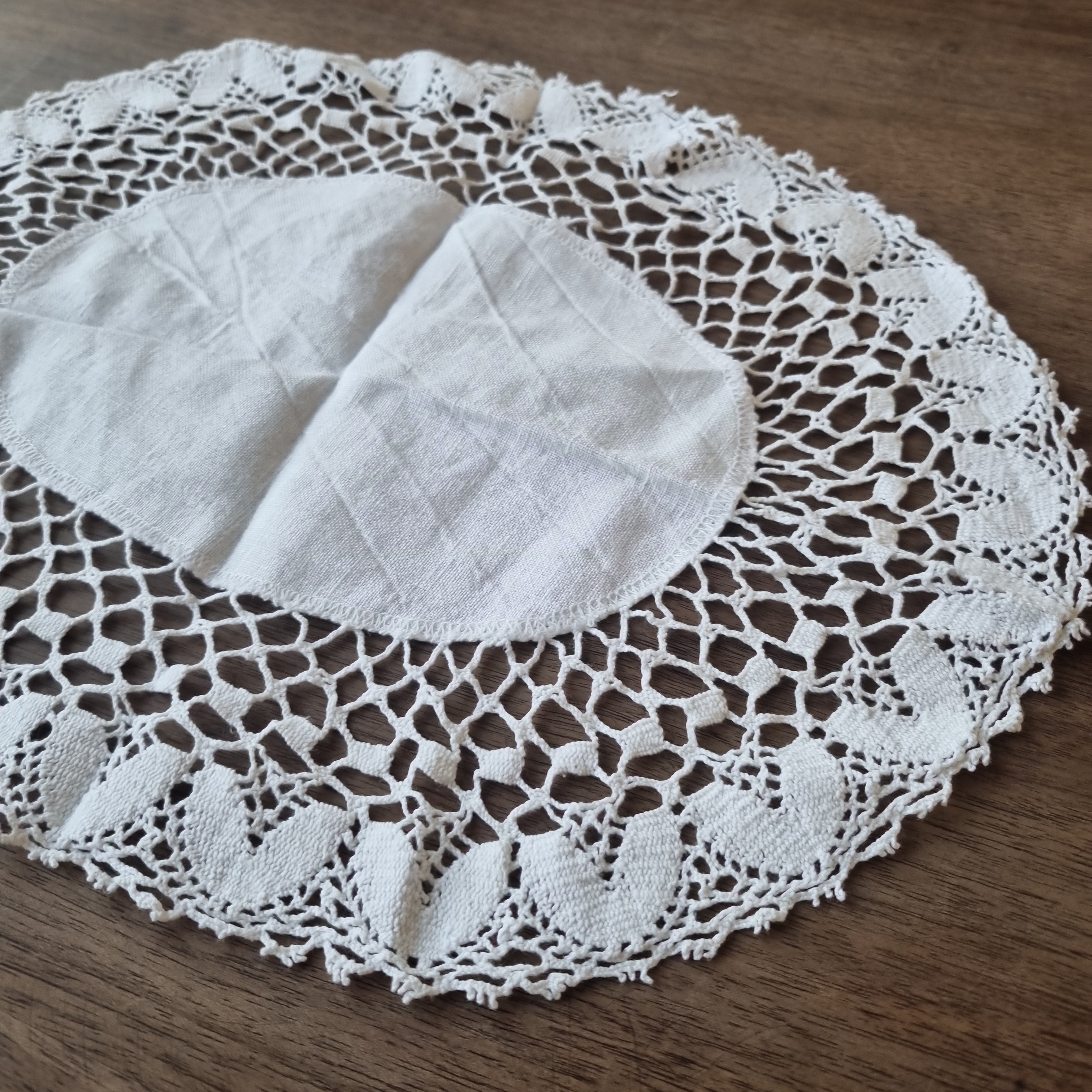 Antikes kleines ovales Zierdeckchen geklöppelt / gehäkelt 35cm weiß 🤍