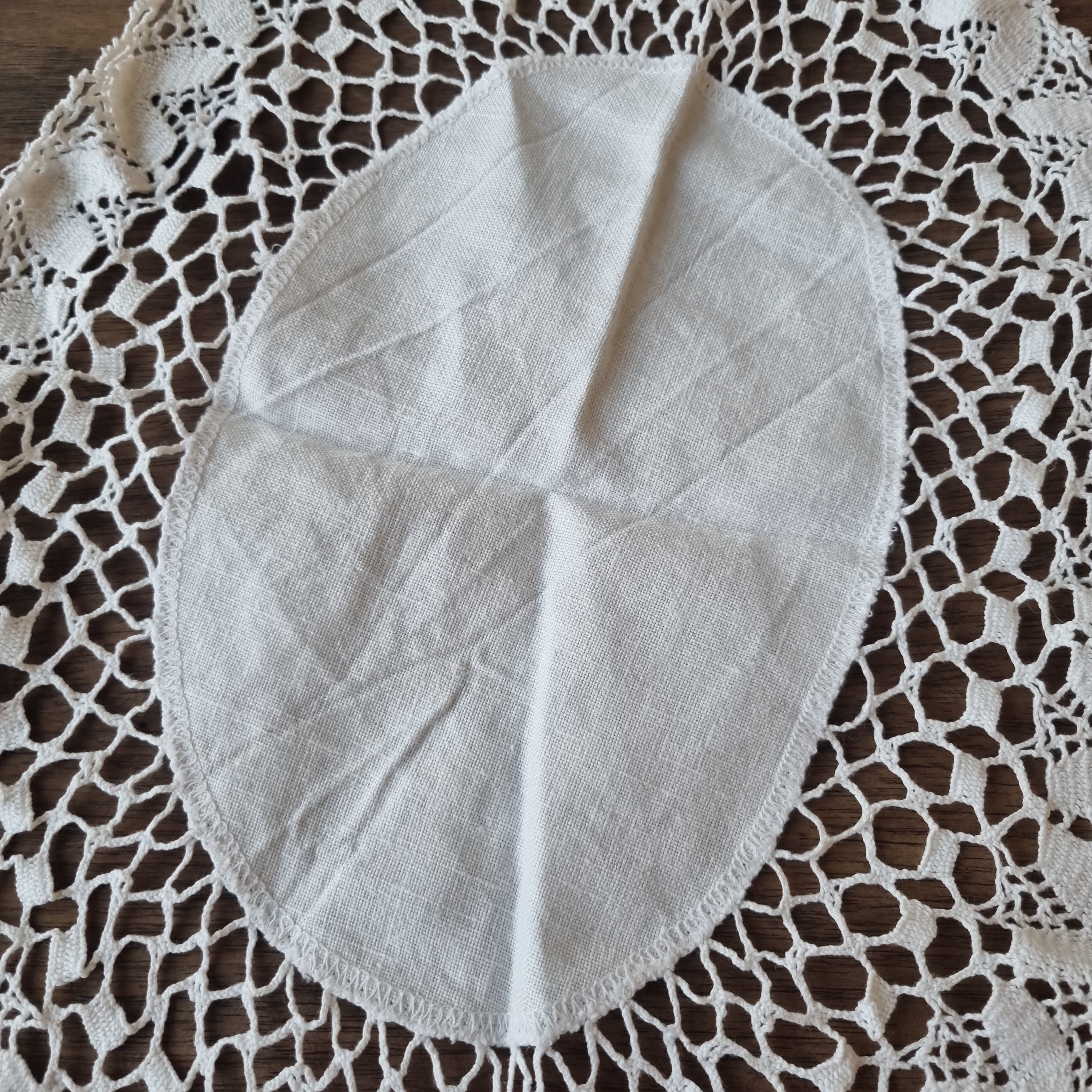 Antikes kleines ovales Zierdeckchen geklöppelt / gehäkelt 35cm weiß 🤍