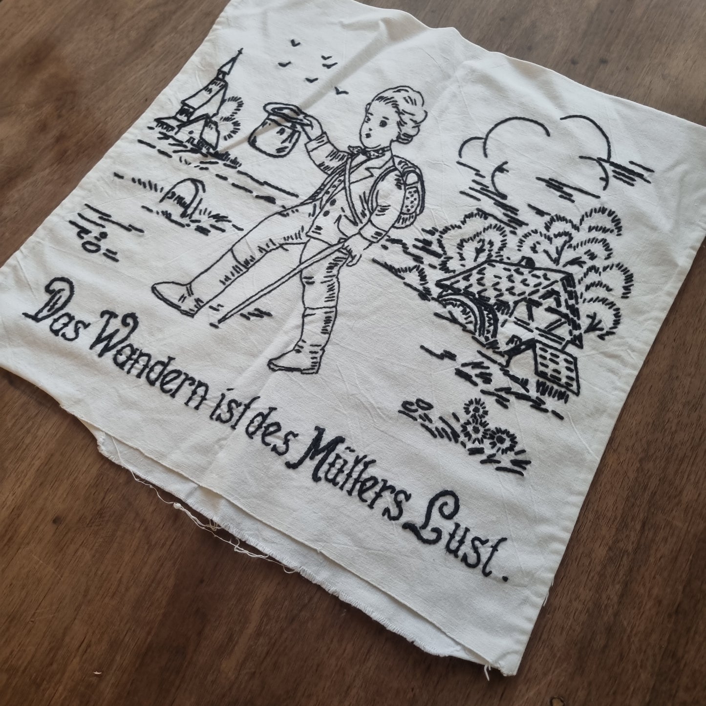 Handbestickte Kissenhülle weiß schwarz Spruch Das Wandern ist des Müllers Lust Vintage Antik Kissen Bezug