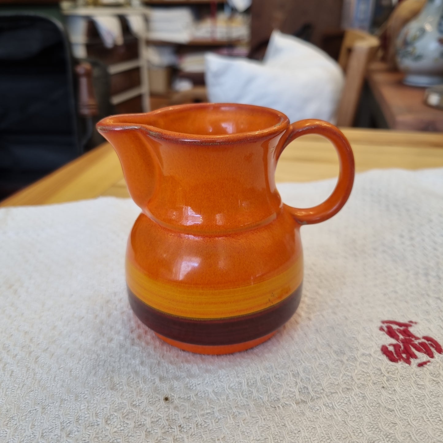 Kleine Retro vintage Milchkanne Krug orange Vase