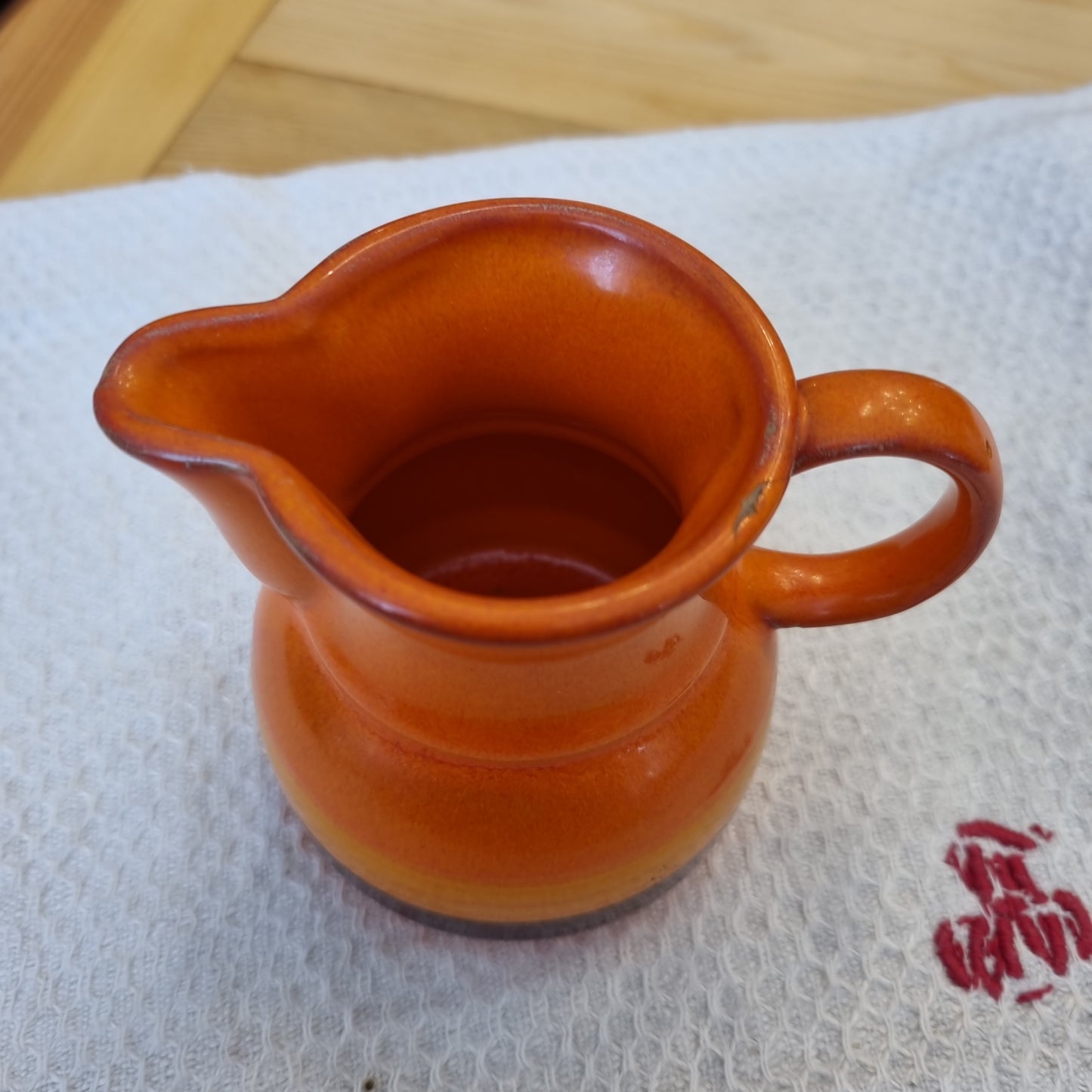 Kleine Retro vintage Milchkanne Krug orange Vase