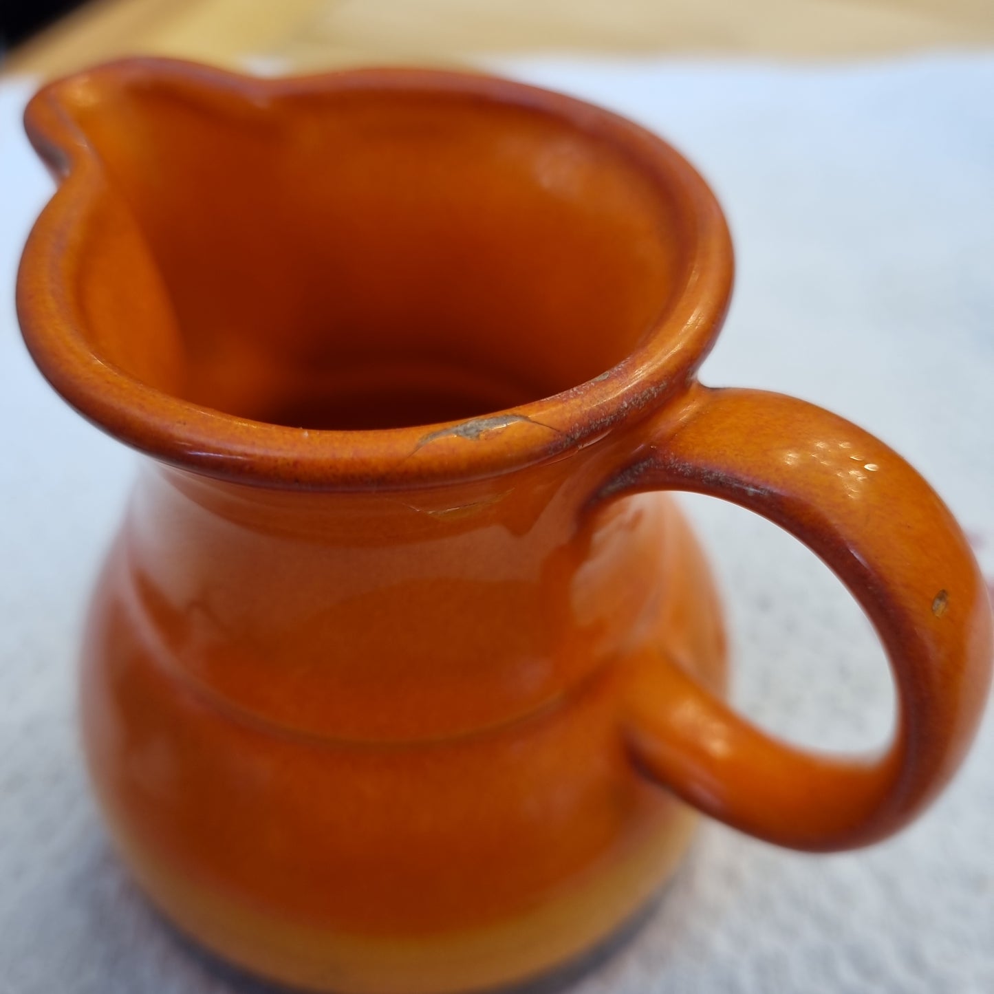 Kleine Retro vintage Milchkanne Krug orange Vase