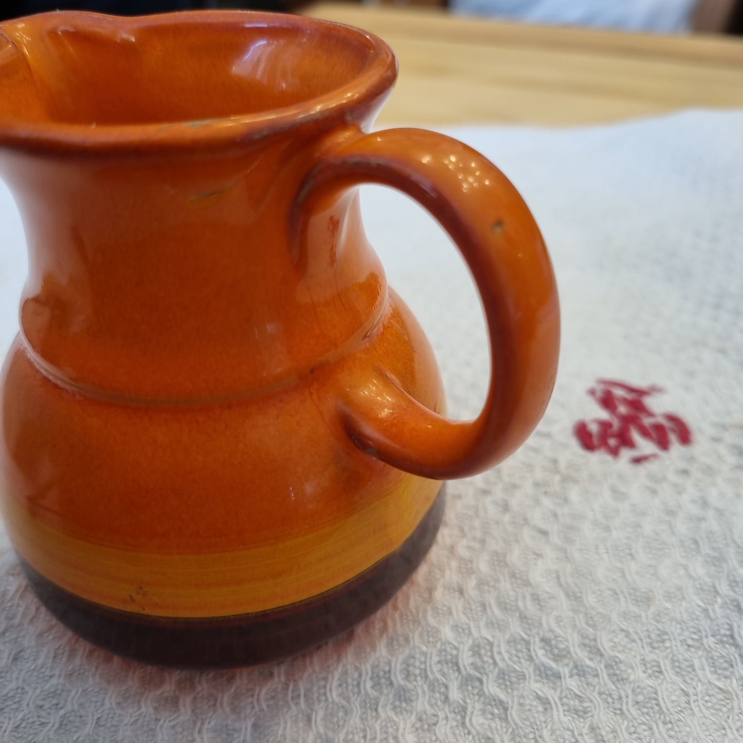 Kleine Retro vintage Milchkanne Krug orange Vase