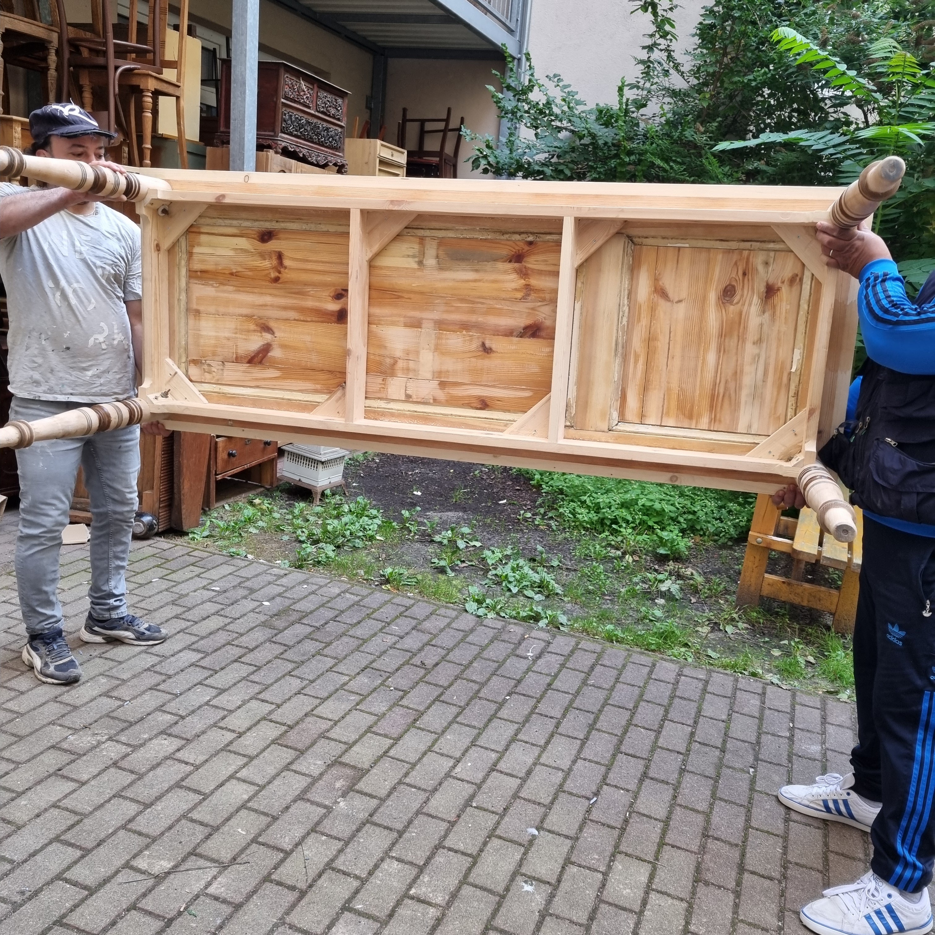Tisch "Alte Berliner Tür" von uns getischlert