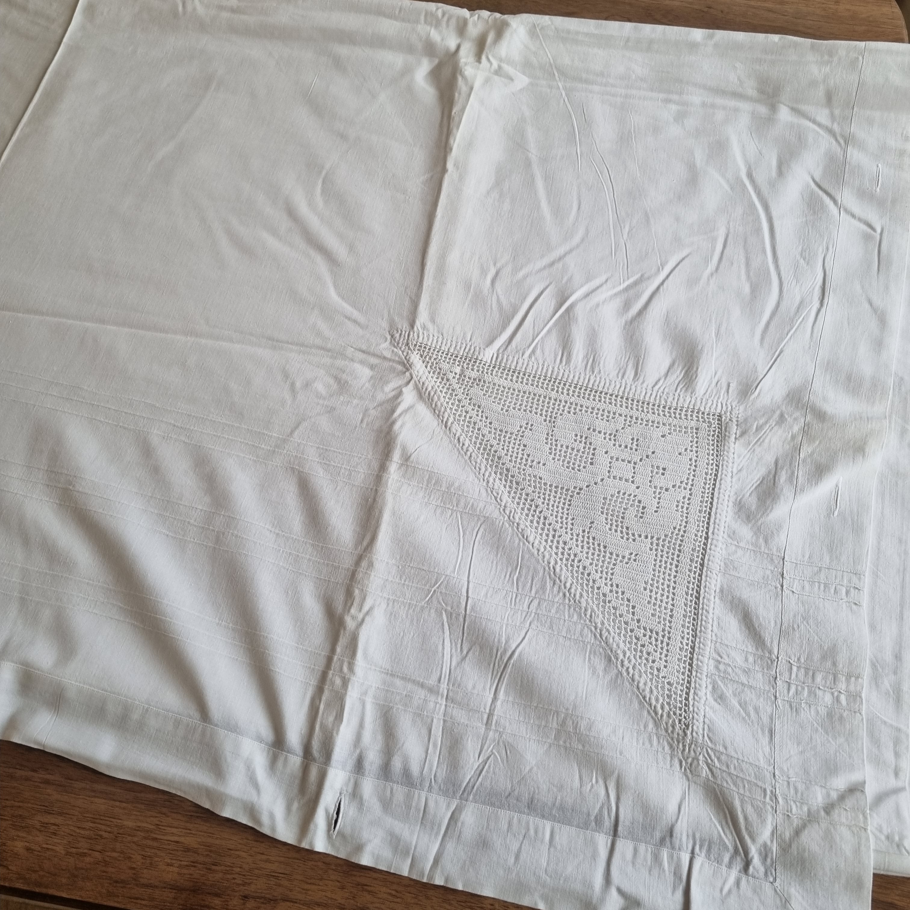 Antikes Bettlaken / Bettüberwurf Baumwolle mit Monogramm K.S. und Spitze 140x230cm weiß ♡