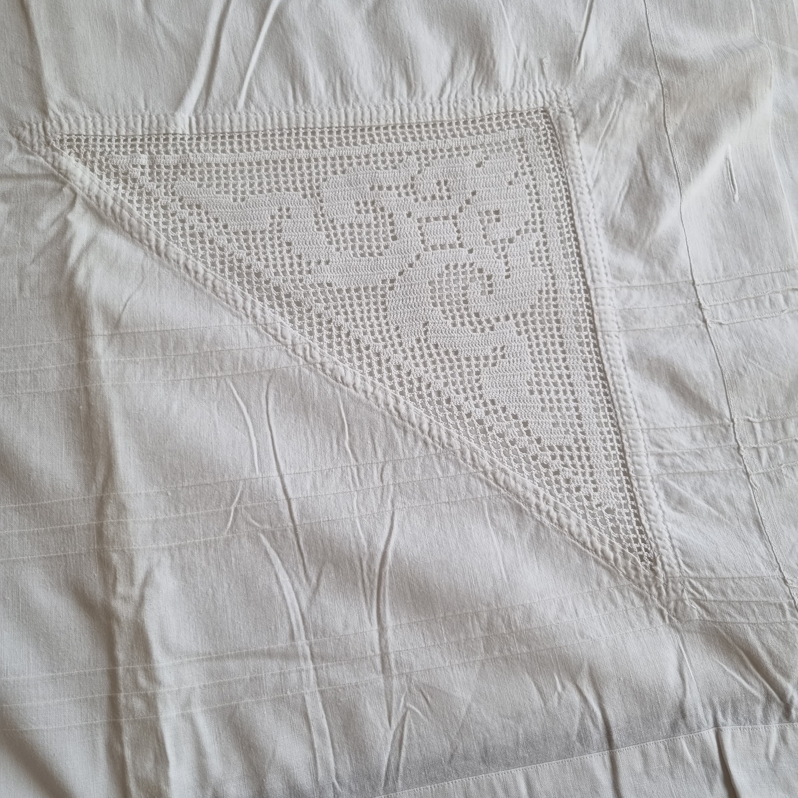 Antikes Bettlaken / Bettüberwurf Baumwolle mit Monogramm K.S. und Spitze 140x230cm weiß ♡