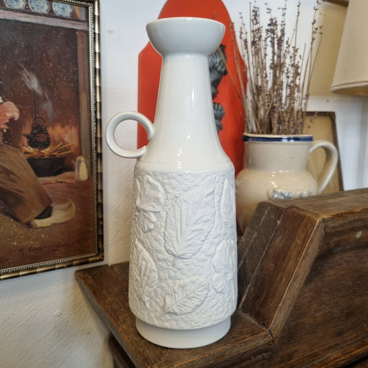 Schuhmann Arzberg Germany Porzellan Vase weiß Relief und Henkel