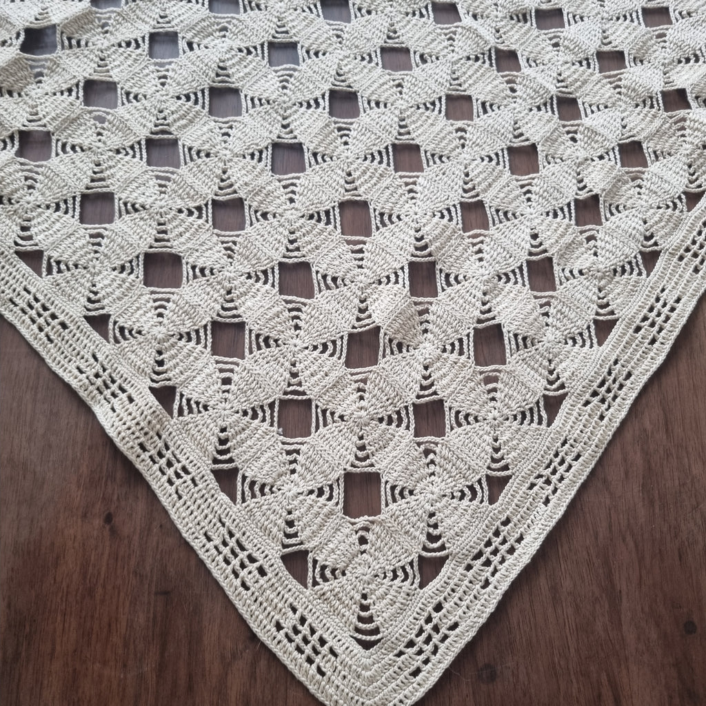 Antike Handgemachte Baumwolle Tischdecke Mitteldecke gehäkelt/geklöppelt Beige 65x72cm Antike Handgemachte Tischdecke Mitteldecke Baumwolle Leinen 70x70cm 🤍