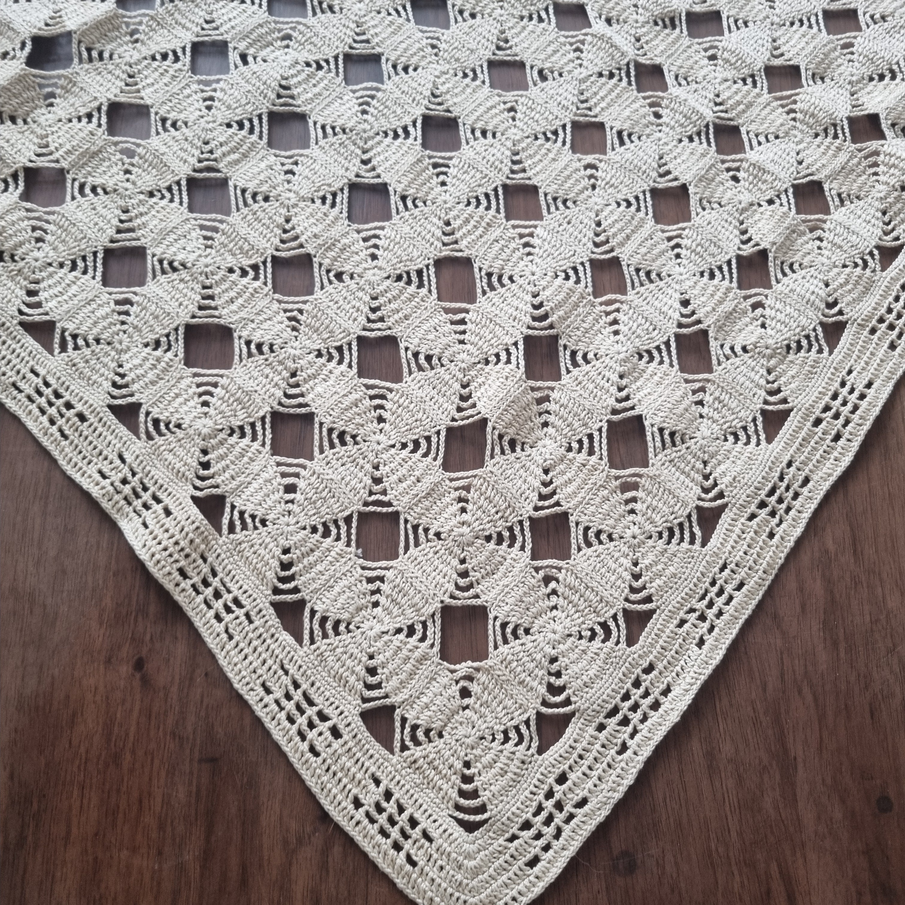 Antike Handgemachte Baumwolle Tischdecke Mitteldecke gehäkelt/geklöppelt Beige 65x72cm Antike Handgemachte Tischdecke Mitteldecke Baumwolle Leinen 70x70cm 🤍