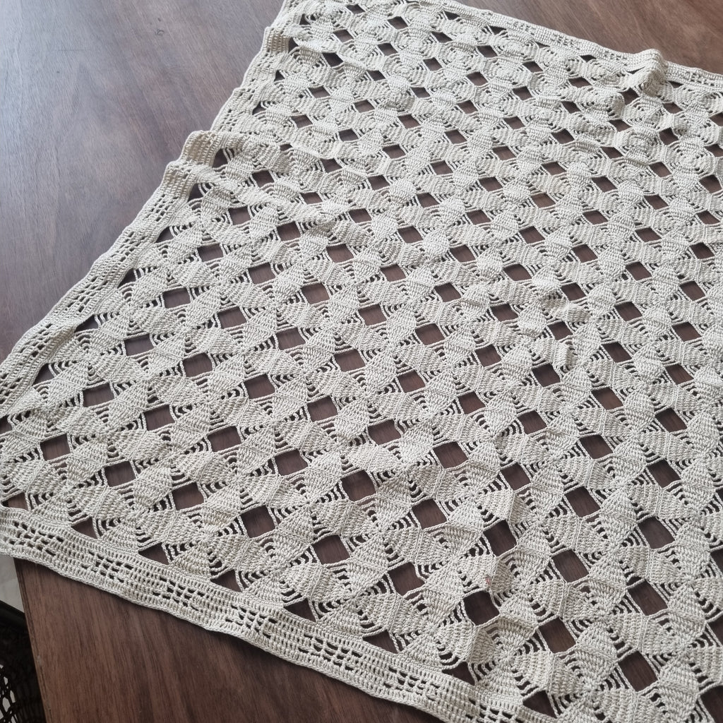 Antike Handgemachte Baumwolle Tischdecke Mitteldecke gehäkelt/geklöppelt Beige 65x72cm Antike Handgemachte Tischdecke Mitteldecke Baumwolle Leinen 70x70cm 🤍