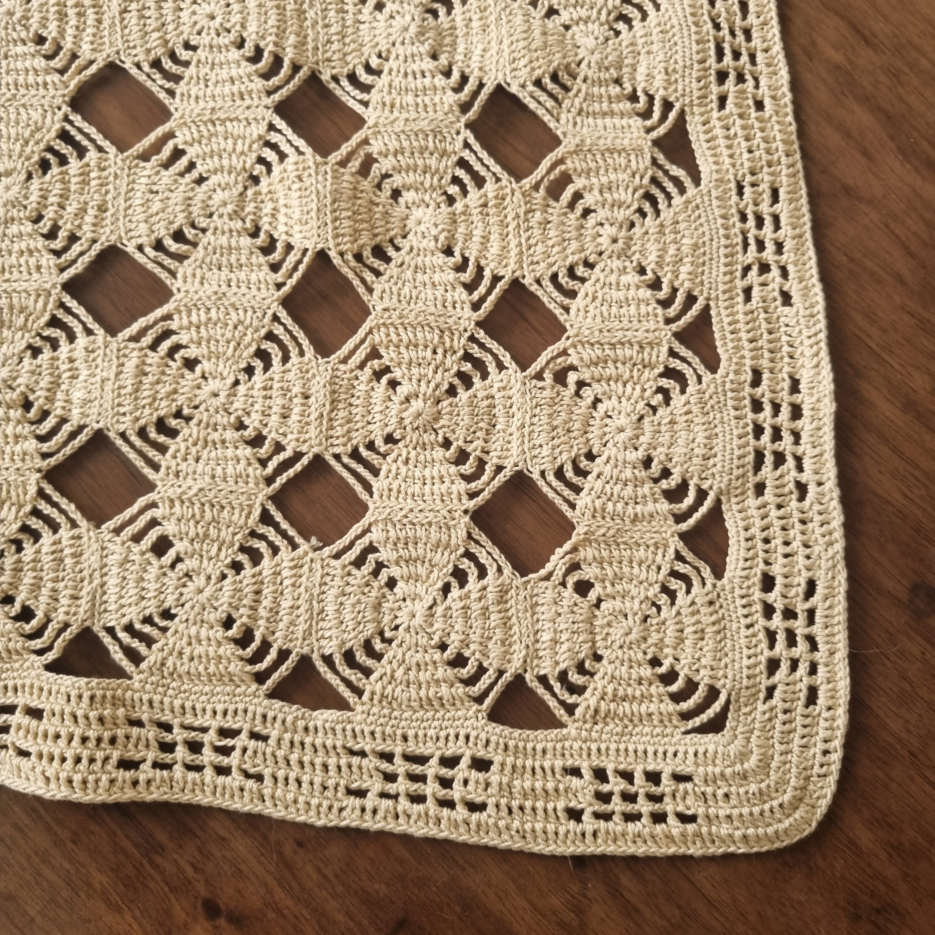 Antike Handgemachte Baumwolle Tischdecke Mitteldecke gehäkelt/geklöppelt Beige 65x72cm Antike Handgemachte Tischdecke Mitteldecke Baumwolle Leinen 70x70cm 🤍