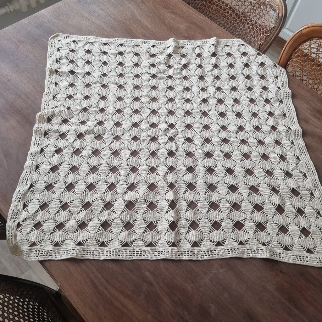 Antike Handgemachte Baumwolle Tischdecke Mitteldecke gehäkelt/geklöppelt Beige 65x72cm Antike Handgemachte Tischdecke Mitteldecke Baumwolle Leinen 70x70cm 🤍