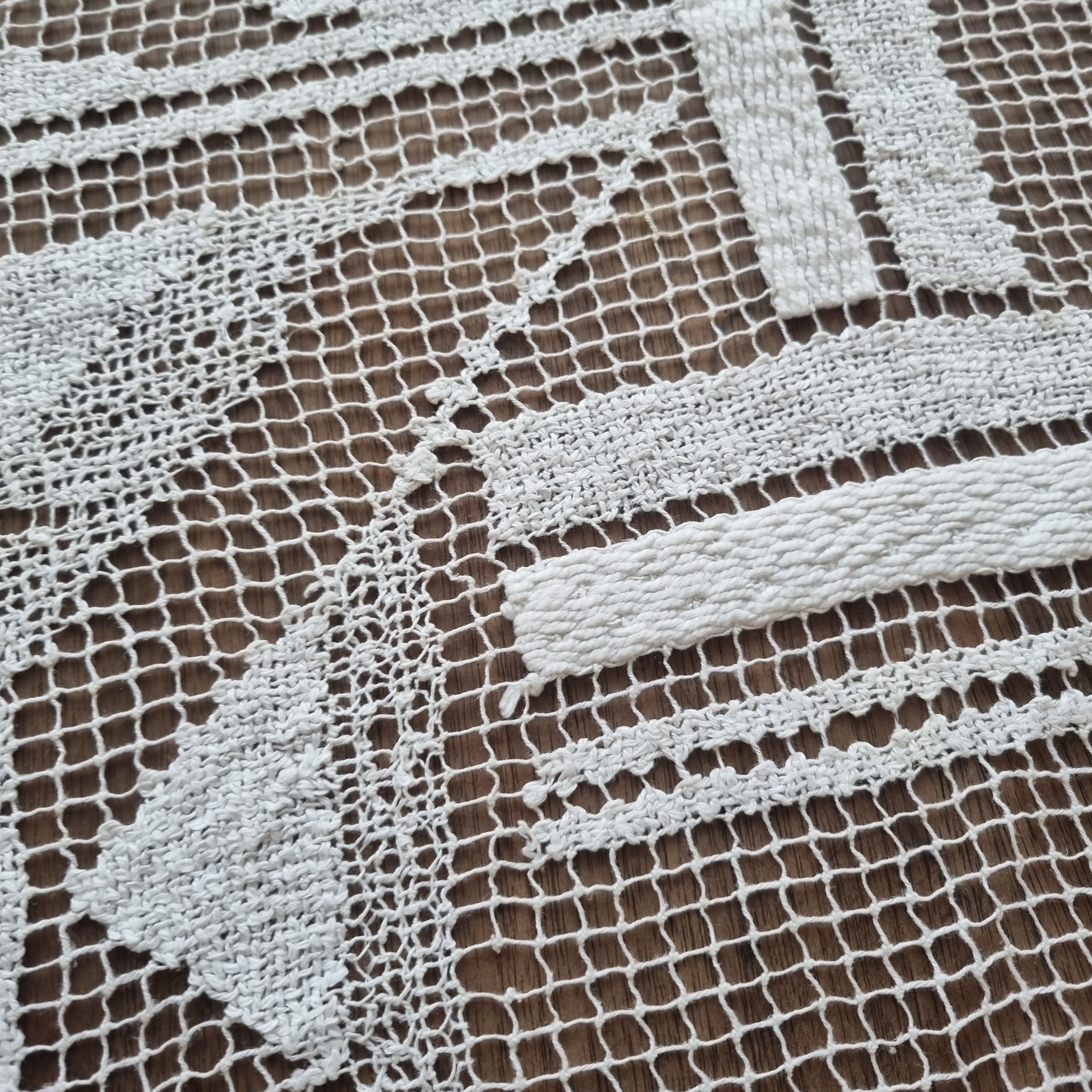 Antike runde Handgemachte Tischdecke geklöppelt gehäkelt 125x135cm weiß 🤍